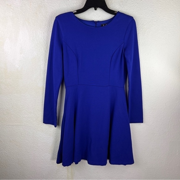 LULU’S Blue Fit & Flare Skater Dress with fitted bodice. Size Medium. Lined - Picture 1 of 7